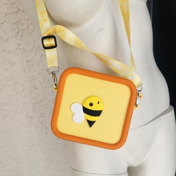 Introducing the Kidamento bag, a delightful blend of durability and whimsy! Craf - Picture 4 of 8